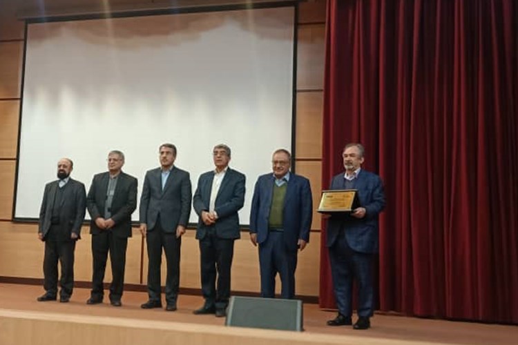 تقدیر از مهندس بردبار به عنوان کارآفرین برتر سال 1401 