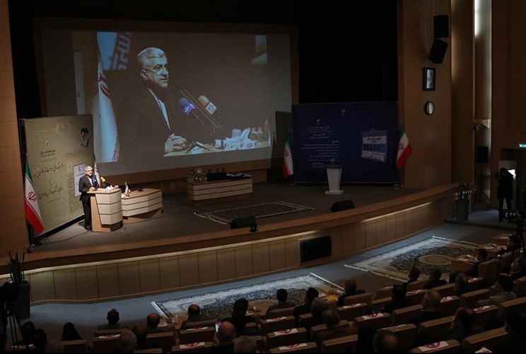 تجلیل وزیر نیرو از شرکت‌های عضو سندیکای صنعت برق ایران