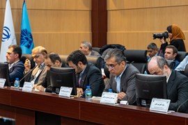 نشست صمیمی وزیر نیرو با فعالان صنعت برق