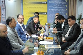 حضور دکتر آزادبخت در غرفه سندیکا در نمایشگاه صنعت برق