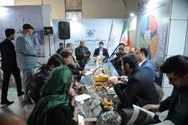 حضور دکتر آزادبخت در غرفه سندیکا در نمایشگاه صنعت برق