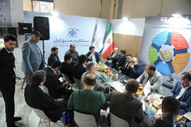 حضور دکتر آزادبخت در غرفه سندیکا در نمایشگاه صنعت برق