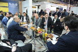 حضور دکتر آزادبخت در غرفه سندیکا در نمایشگاه صنعت برق