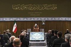 با دخالت مسئولین دولت و دستگاه‌های دولتی در فعالیت‌های اقتصادی مخالفم