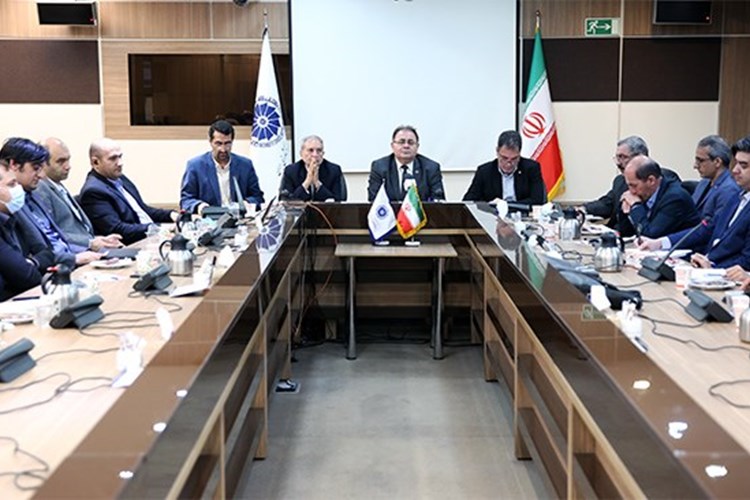 دولت بخش خصوصی را شریک خود در حوزه انرژی بداند نه پیمانکار